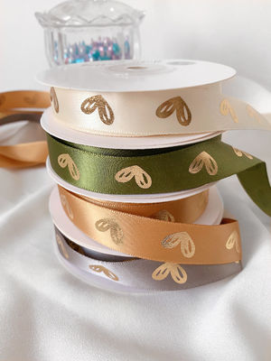 16mm Heart Pattern Gold Foil Impressed Ribbon para embalagem e decoração de presentes