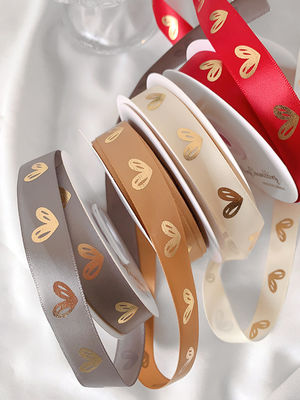 16mm Heart Pattern Gold Foil Impressed Ribbon para embalagem e decoração de presentes