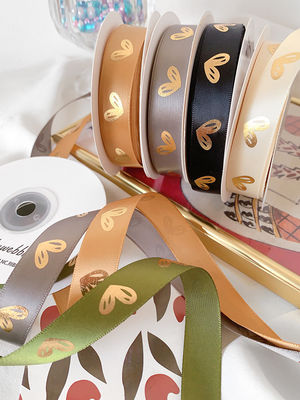 16mm Heart Pattern Gold Foil Impressed Ribbon para embalagem e decoração de presentes
