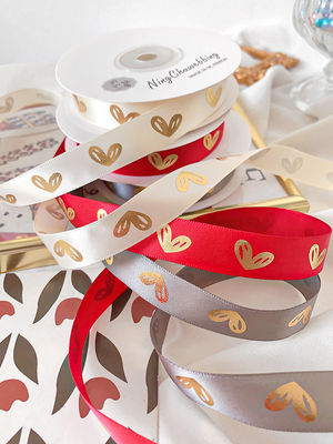 16mm Heart Pattern Gold Foil Impressed Ribbon para embalagem e decoração de presentes