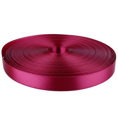 Fita de poliéster e nylon macia e suave, excelente para embrulho de presentes e artesanato, oferecendo um material atraente para diversos projetos